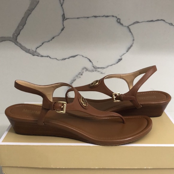 Micheal Kors brown leather sandals! - Picture 2 of 3